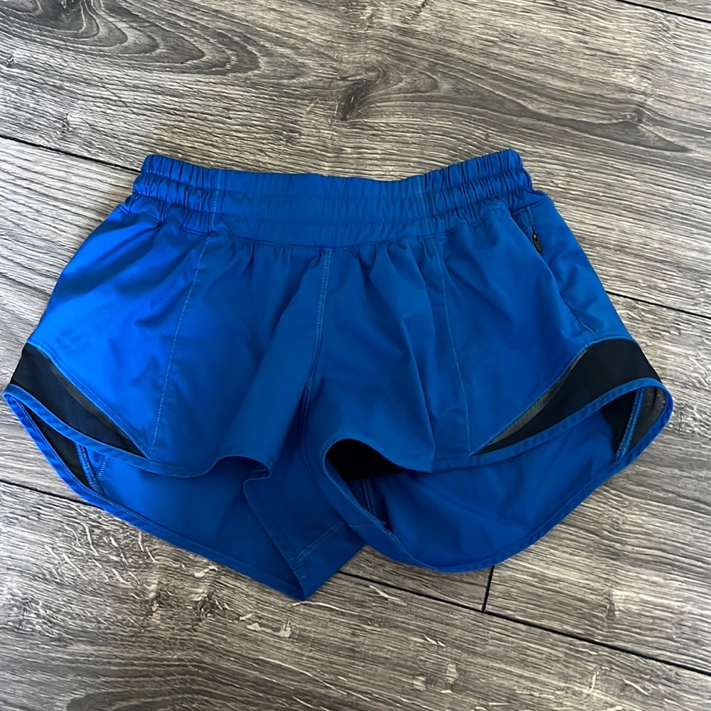 LULULEMON Hotty Hot Low Rise Short 2.5”